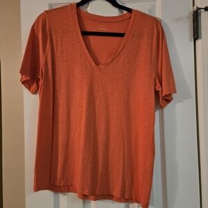 Banana Republic V-Neck Malibu Tee in Orange (Sz L)